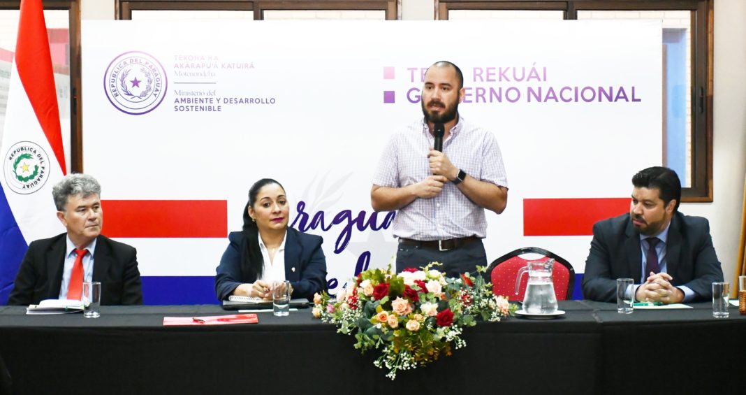 Ministro Ariel Oviedo en presentación de ruta del MADES