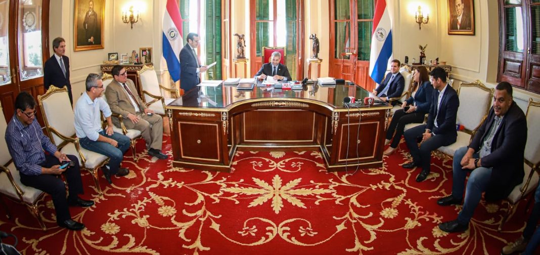 Abdo promulgó ley de conflicto de intereses