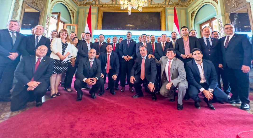 Firma_de_contratos_para_obras_viales_en_el_chaco